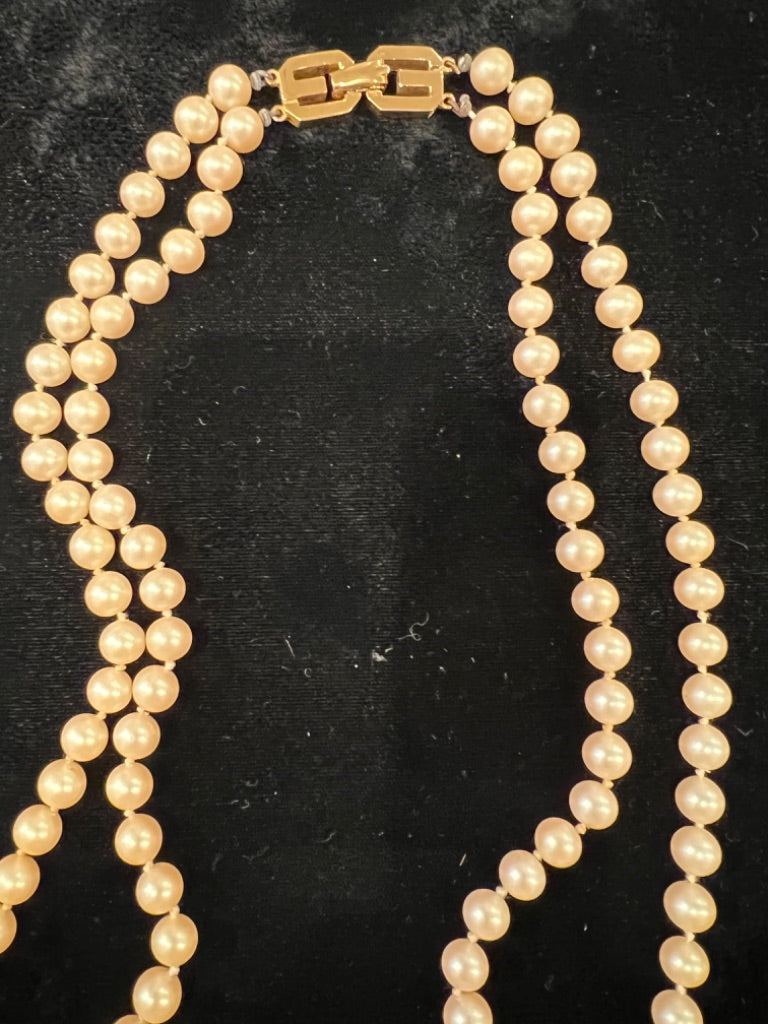 Off white Givenchy Faux pearl necklace