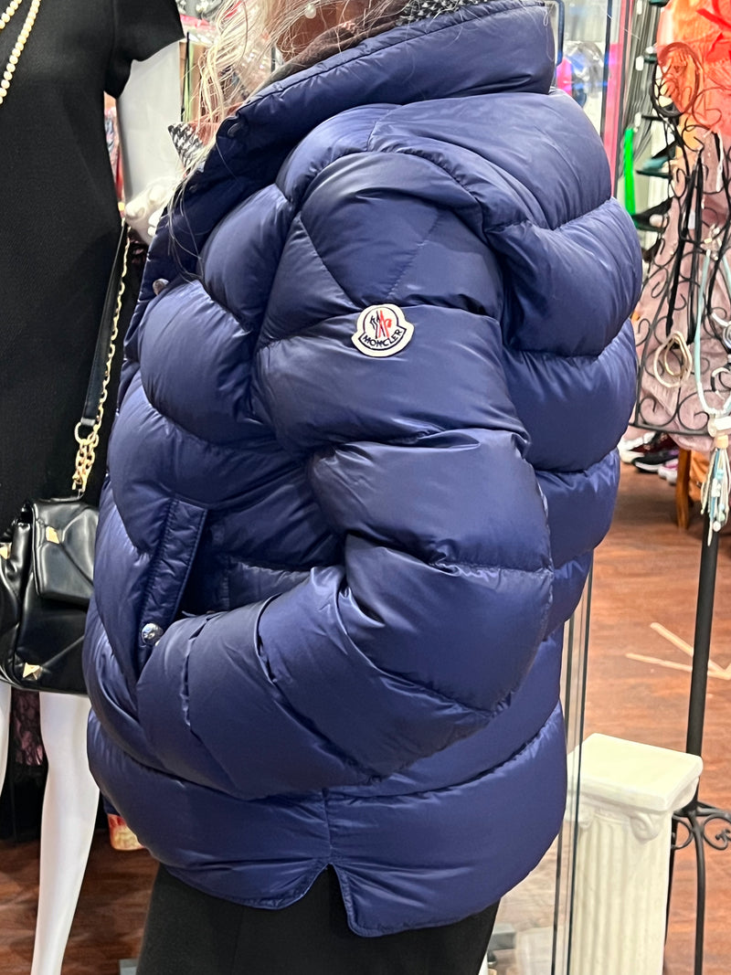 Navy top puffy jacket